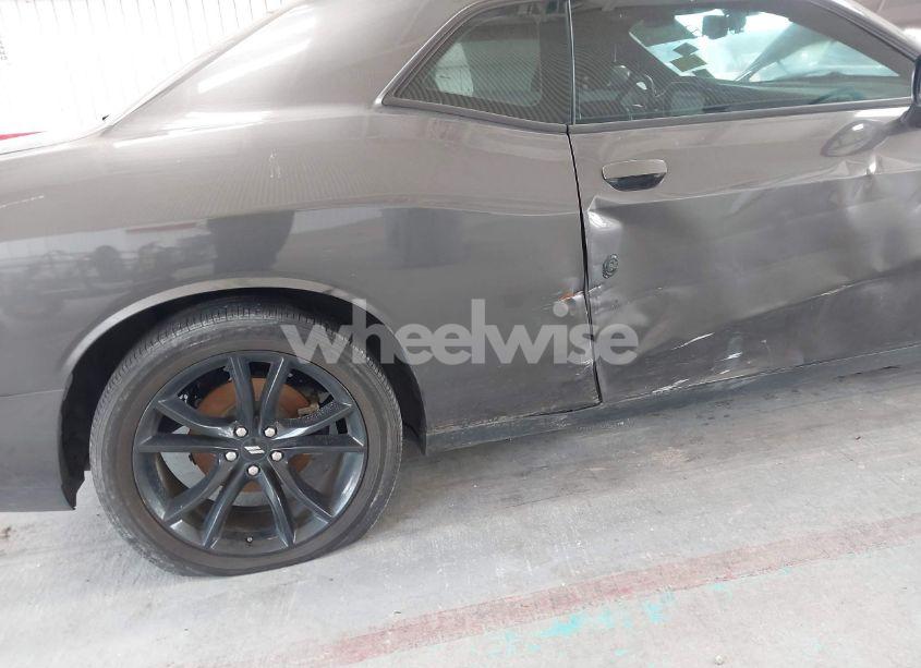 Photo 6 of 2018 Dodge Challenger SXT PLUS (VIN 2C3CDZAG2JH280295)