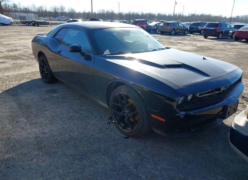 2018 Dodge Challenger SXT (VIN 2C3CDZAG2JH325395) main photo