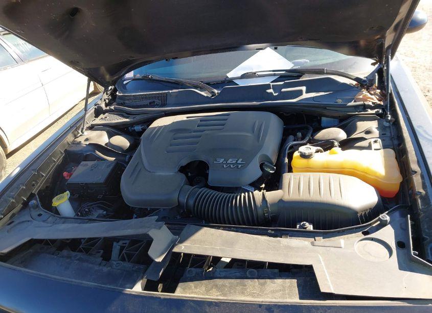 Photo 10 of 2018 Dodge Challenger SXT (VIN 2C3CDZAG2JH325395)