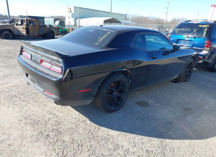 Photo 4 of 2018 Dodge Challenger SXT (VIN 2C3CDZAG2JH325395)