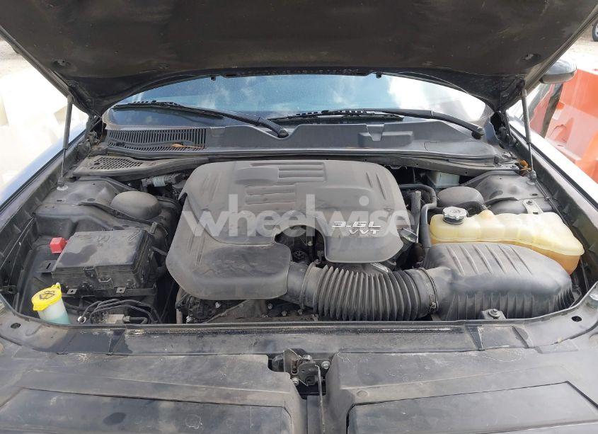 Photo 10 of 2019 Dodge Challenger SXT (VIN 2C3CDZAG2KH593834)