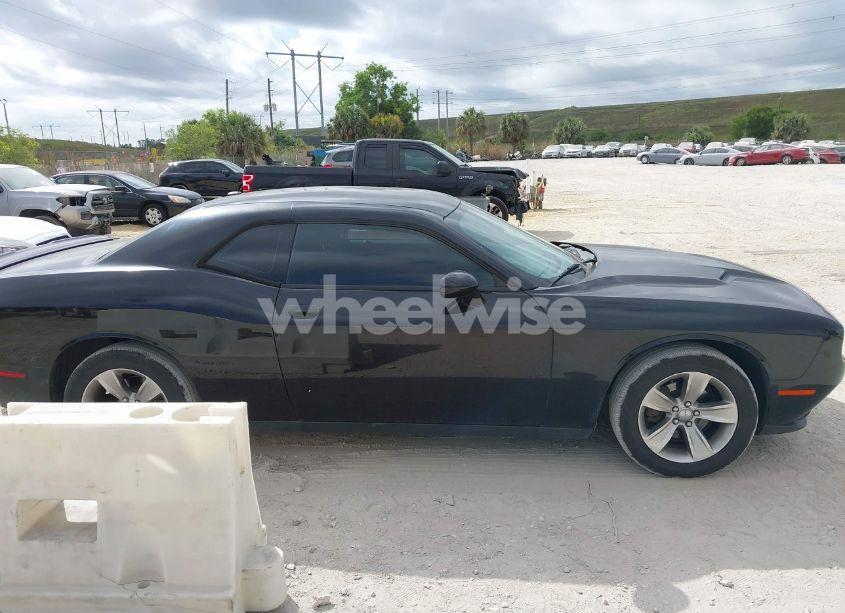 Photo 13 of 2019 Dodge Challenger SXT (VIN 2C3CDZAG2KH593834)
