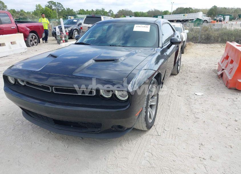 Photo 2 of 2019 Dodge Challenger SXT (VIN 2C3CDZAG2KH593834)