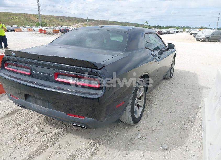 Photo 4 of 2019 Dodge Challenger SXT (VIN 2C3CDZAG2KH593834)