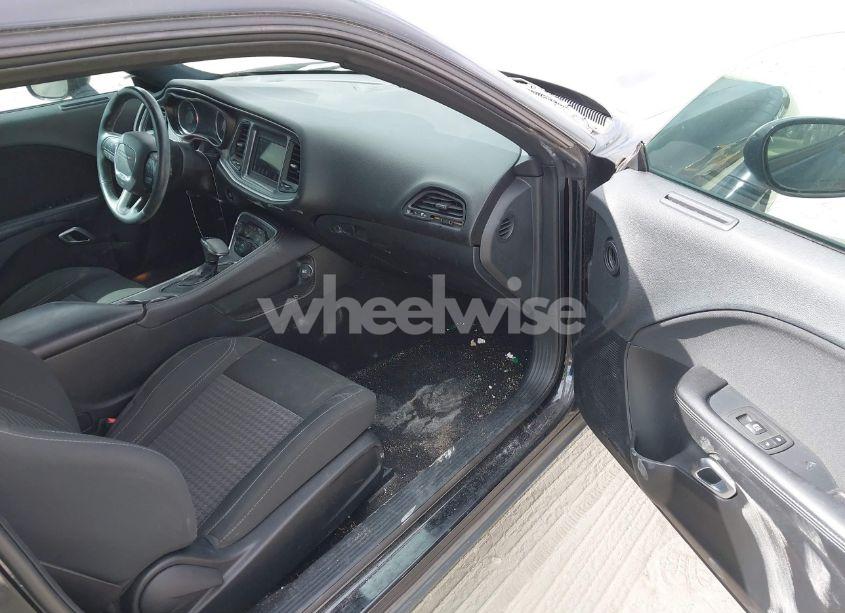 Photo 5 of 2019 Dodge Challenger SXT (VIN 2C3CDZAG2KH593834)