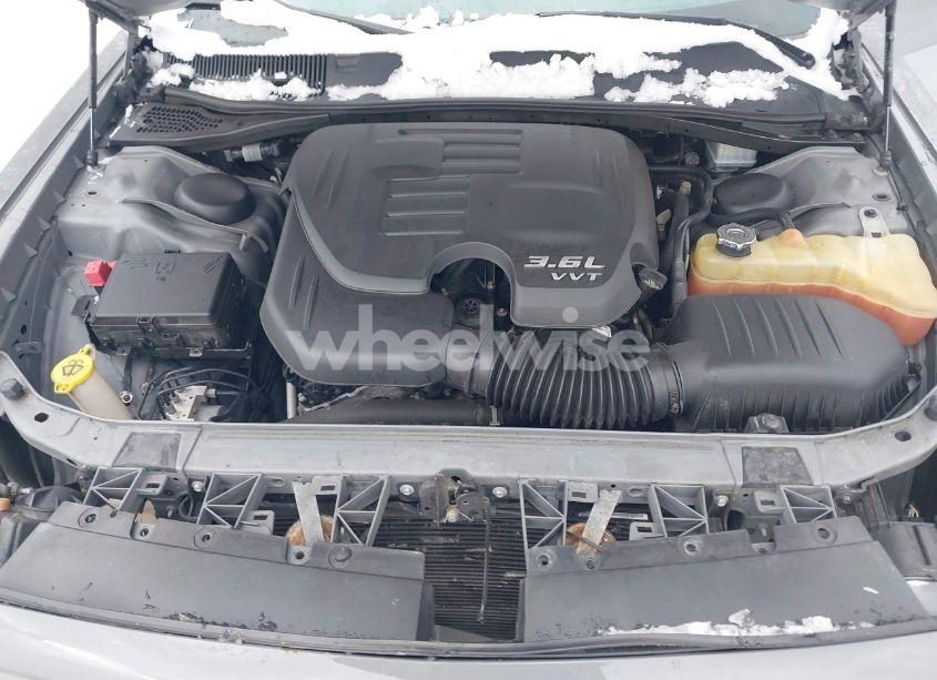 Photo 10 of 2019 Dodge Challenger SXT (VIN 2C3CDZAG2KH619865)