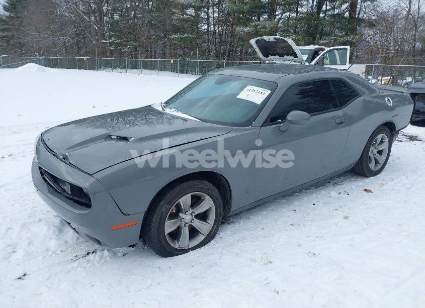 Photo 2 of 2019 Dodge Challenger SXT (VIN 2C3CDZAG2KH619865)