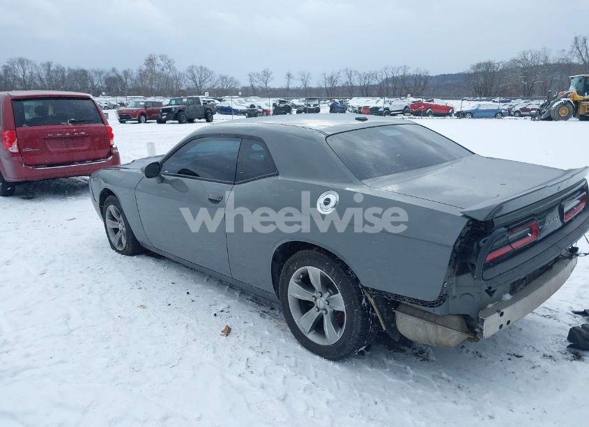 Photo 3 of 2019 Dodge Challenger SXT (VIN 2C3CDZAG2KH619865)
