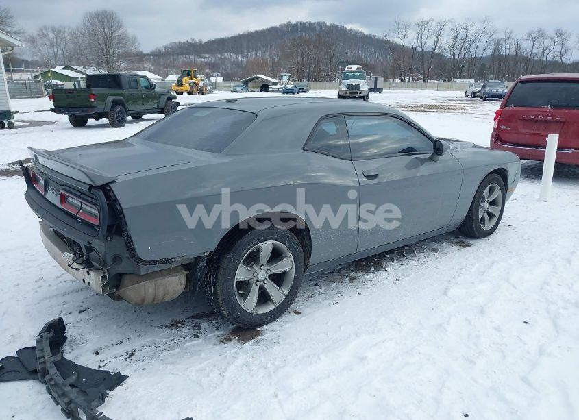 Photo 4 of 2019 Dodge Challenger SXT (VIN 2C3CDZAG2KH619865)