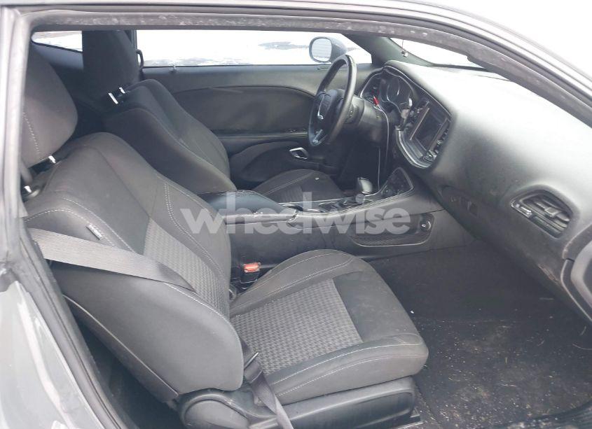 Photo 5 of 2019 Dodge Challenger SXT (VIN 2C3CDZAG2KH619865)
