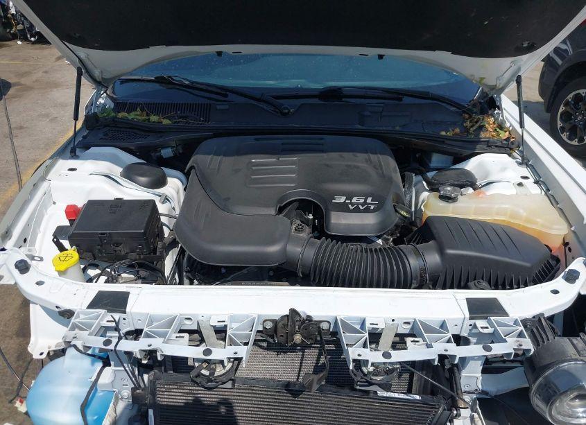 Photo 10 of 2021 Dodge Challenger SXT (VIN 2C3CDZAG2MH573151)