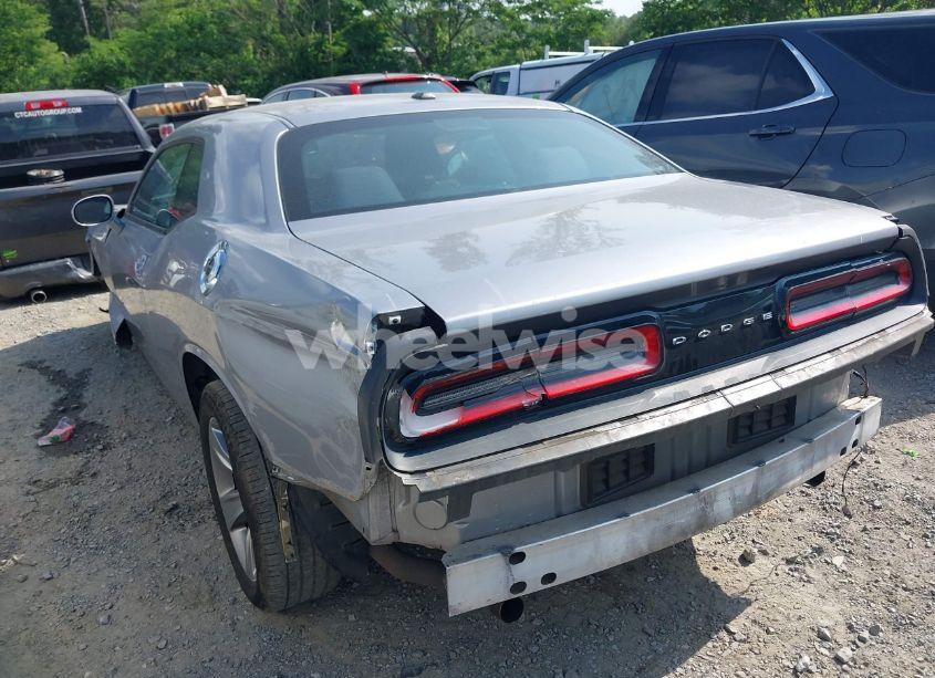 Photo 3 of 2016 Dodge Challenger SXT (VIN 2C3CDZAG3GH153080)