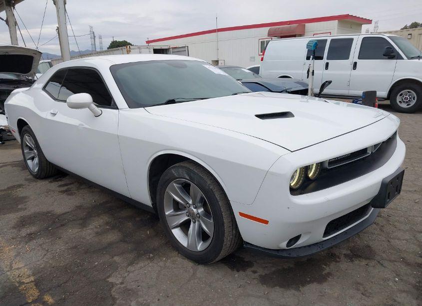 2018 Dodge Challenger SXT (VIN 2C3CDZAG3JH183705) main photo
