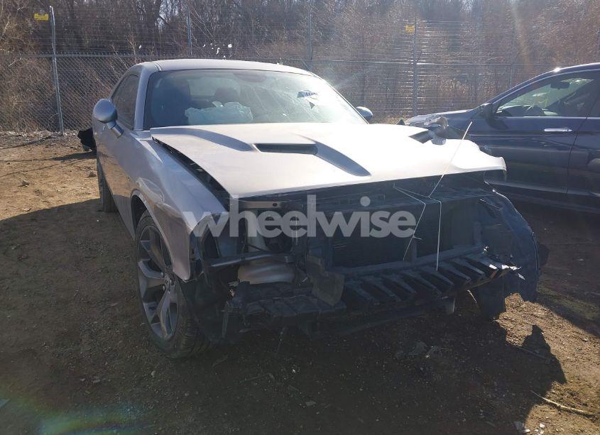 2018 Dodge Challenger SXT PLUS (VIN 2C3CDZAG3JH231932) main photo