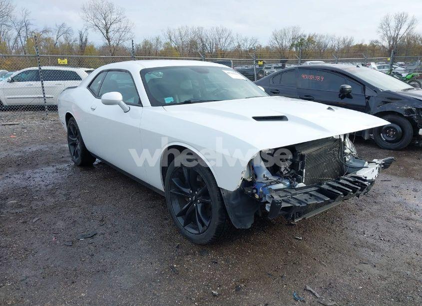 2018 Dodge Challenger SXT PLUS (VIN 2C3CDZAG3JH276918) main photo