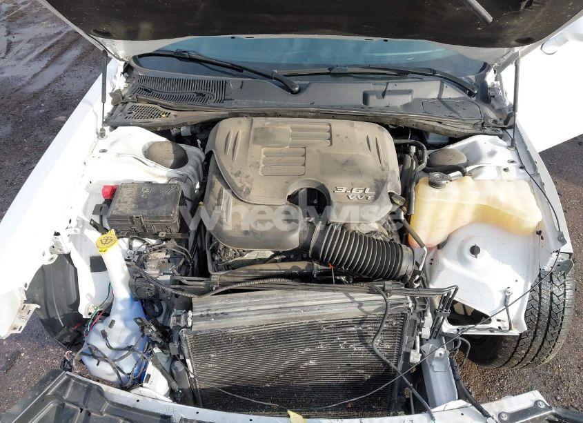 Photo 10 of 2018 Dodge Challenger SXT PLUS (VIN 2C3CDZAG3JH276918)