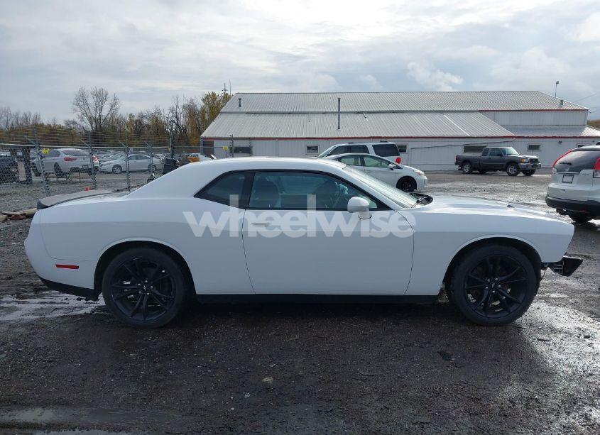 Photo 14 of 2018 Dodge Challenger SXT PLUS (VIN 2C3CDZAG3JH276918)