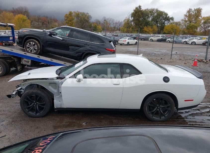 Photo 15 of 2018 Dodge Challenger SXT PLUS (VIN 2C3CDZAG3JH276918)