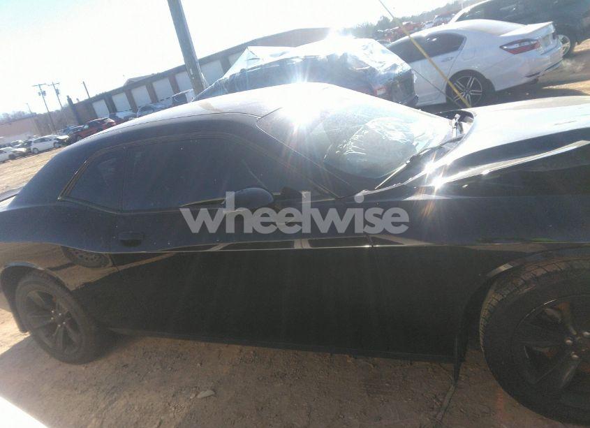 Photo 13 of 2018 Dodge Challenger SXT (VIN 2C3CDZAG3JH321744)