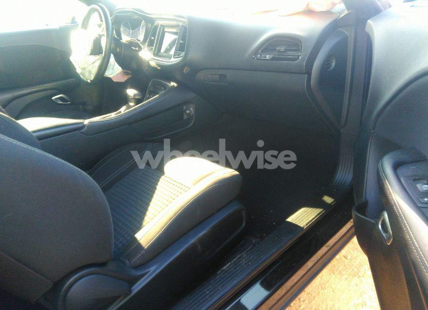 Photo 5 of 2018 Dodge Challenger SXT (VIN 2C3CDZAG3JH321744)