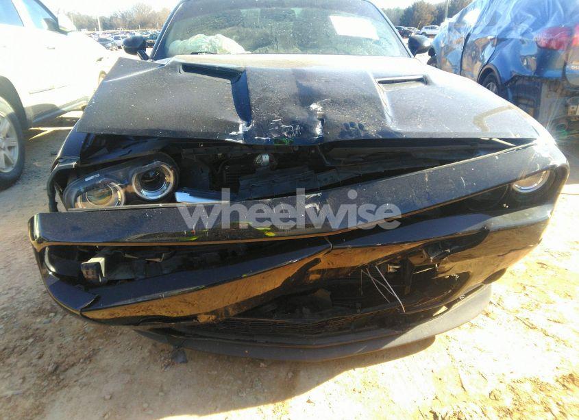 Photo 6 of 2018 Dodge Challenger SXT (VIN 2C3CDZAG3JH321744)