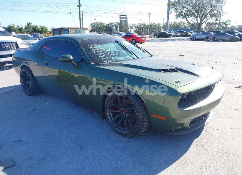 2021 Dodge Challenger SXT (VIN 2C3CDZAG3MH564586) main photo