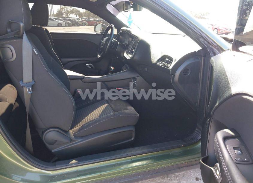 Photo 5 of 2021 Dodge Challenger SXT (VIN 2C3CDZAG3MH564586)