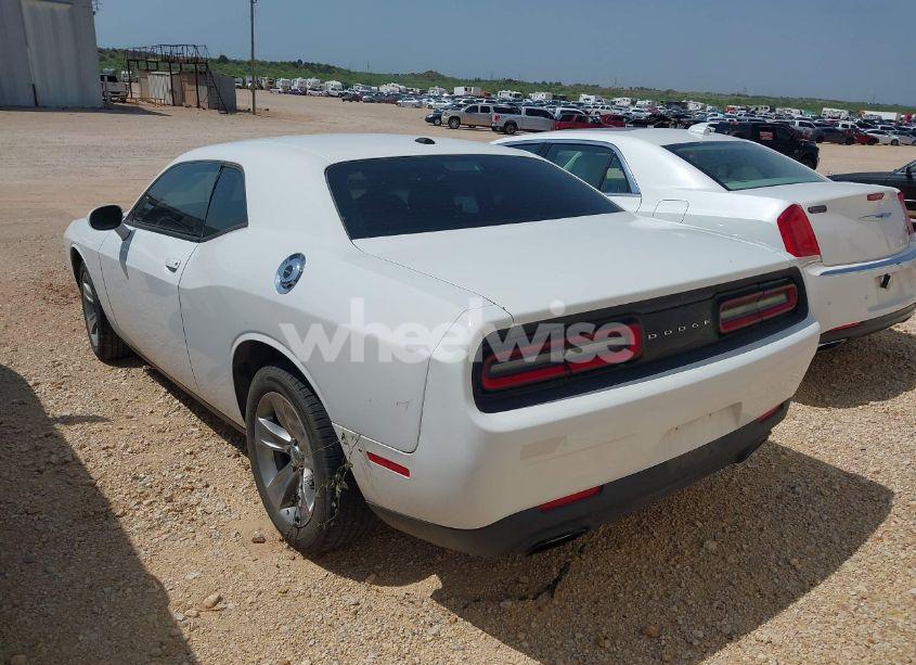 Photo 3 of 2016 Dodge Challenger SXT (VIN 2C3CDZAG4GH183737)