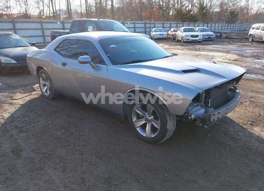 2017 Dodge Challenger SXT (VIN 2C3CDZAG4HH635784) main photo