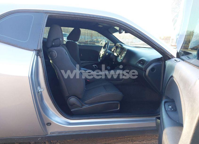 Photo 5 of 2017 Dodge Challenger SXT (VIN 2C3CDZAG4HH635784)