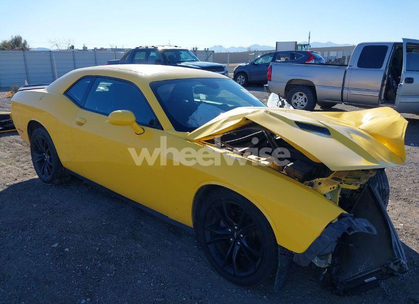 2018 Dodge Challenger SXT (VIN 2C3CDZAG4JH152933) main photo