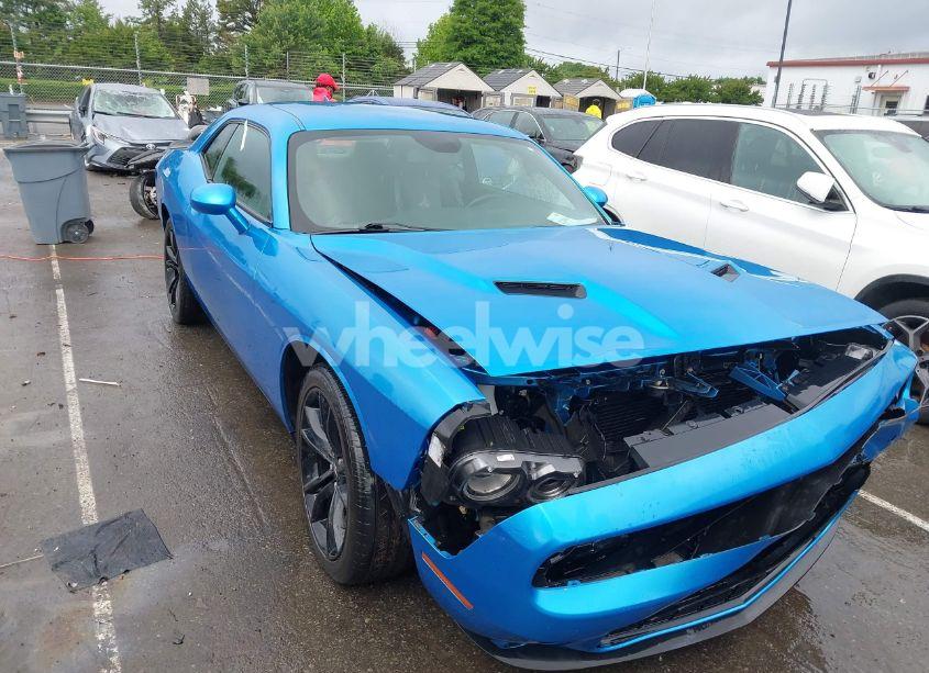 2018 Dodge Challenger SXT PLUS (VIN 2C3CDZAG4JH333952) main photo