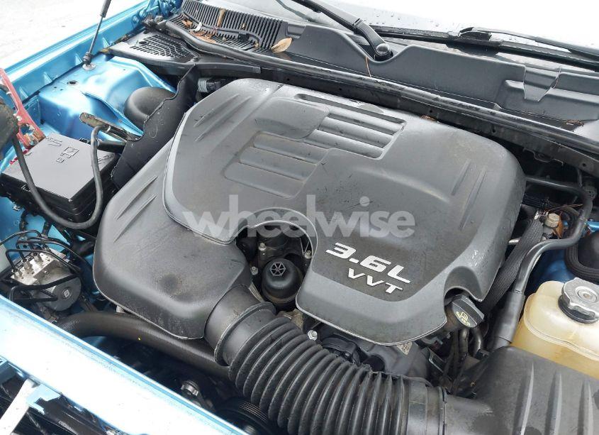 Photo 10 of 2018 Dodge Challenger SXT PLUS (VIN 2C3CDZAG4JH333952)