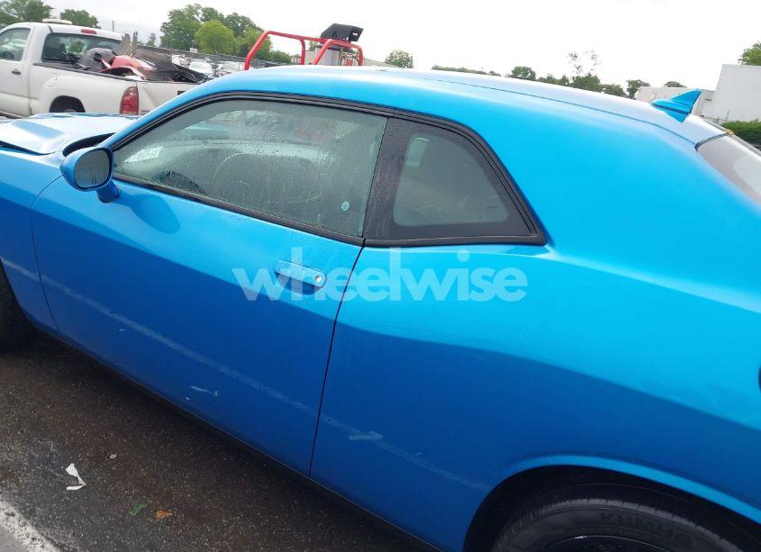 Photo 14 of 2018 Dodge Challenger SXT PLUS (VIN 2C3CDZAG4JH333952)