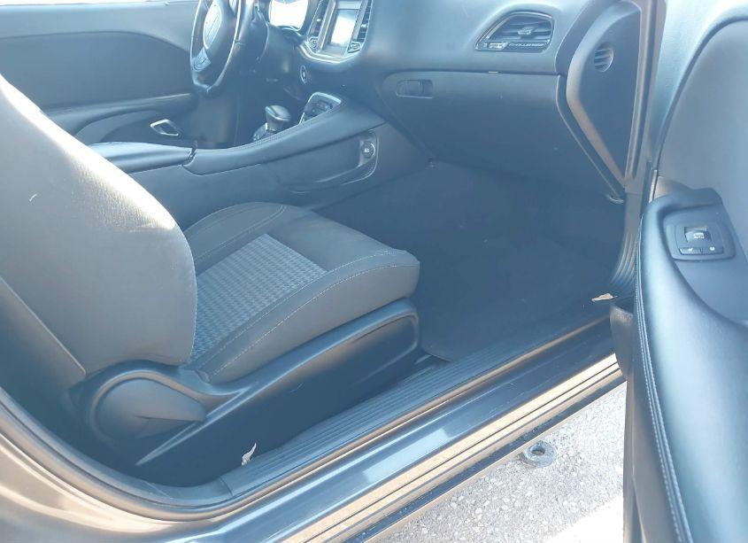 Photo 5 of 2019 Dodge Challenger SXT (VIN 2C3CDZAG4KH751560)