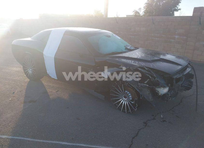 2016 Dodge Challenger SXT (VIN 2C3CDZAG5GH107816) main photo