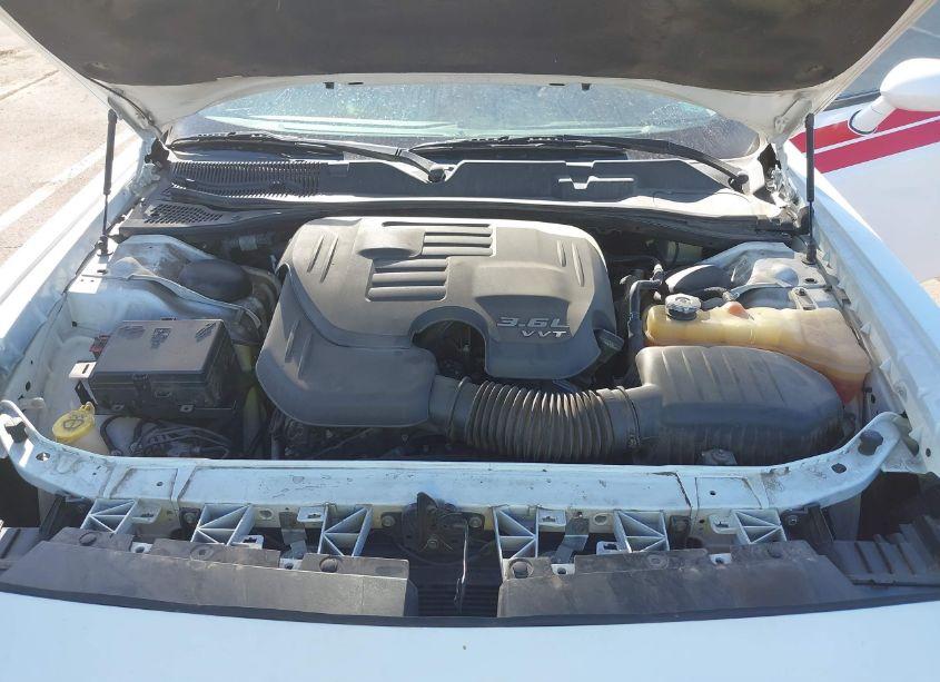 Photo 10 of 2016 Dodge Challenger SXT (VIN 2C3CDZAG5GH113521)