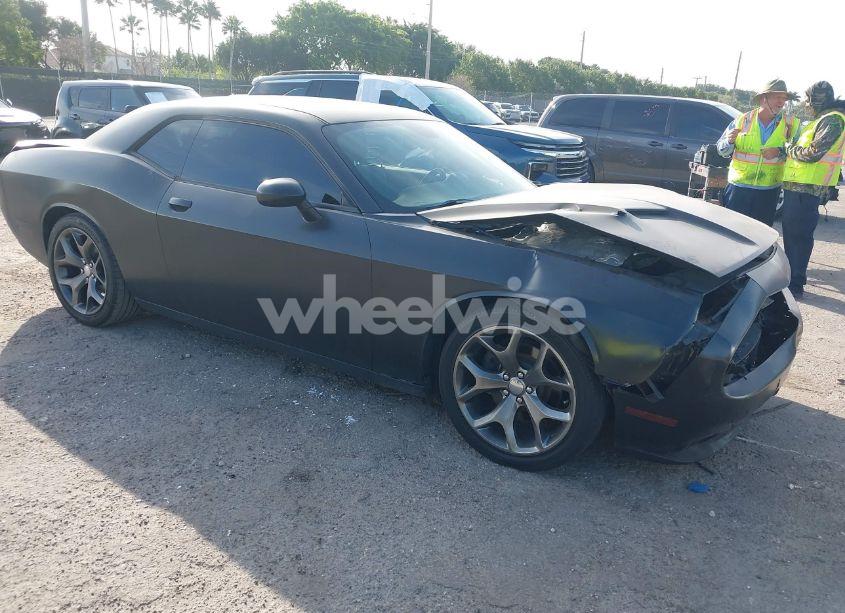 2016 Dodge Challenger SXT (VIN 2C3CDZAG5GH131081) main photo