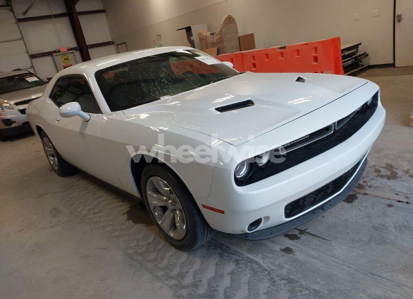 2016 Dodge Challenger SXT (VIN 2C3CDZAG5GH171905) main photo