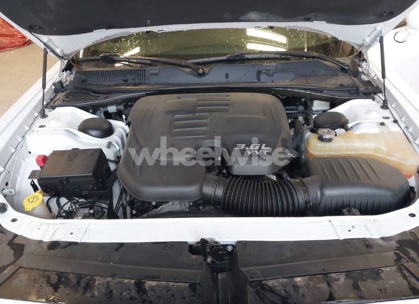 Photo 10 of 2016 Dodge Challenger SXT (VIN 2C3CDZAG5GH171905)