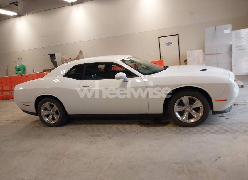 Photo 13 of 2016 Dodge Challenger SXT (VIN 2C3CDZAG5GH171905)