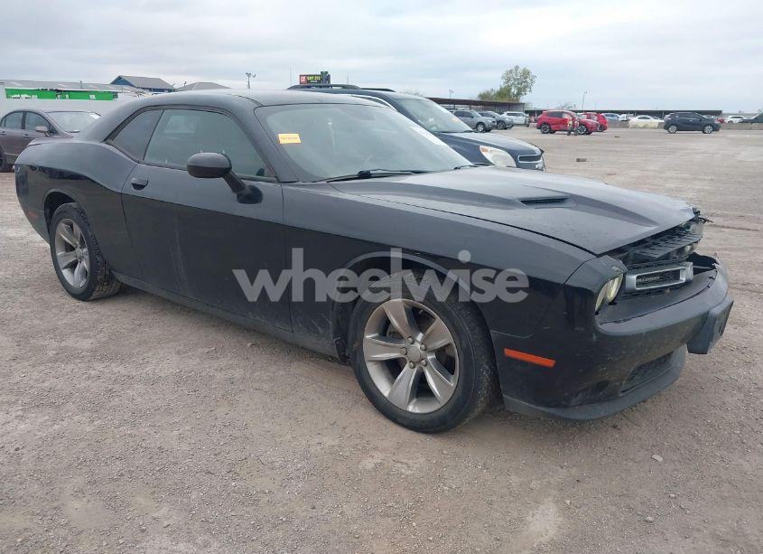 2018 Dodge Challenger SXT (VIN 2C3CDZAG5JH118922) main photo