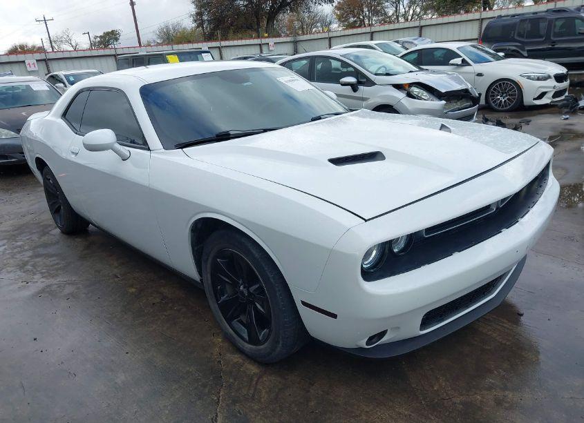 2018 Dodge Challenger SXT (VIN 2C3CDZAG5JH183706) main photo