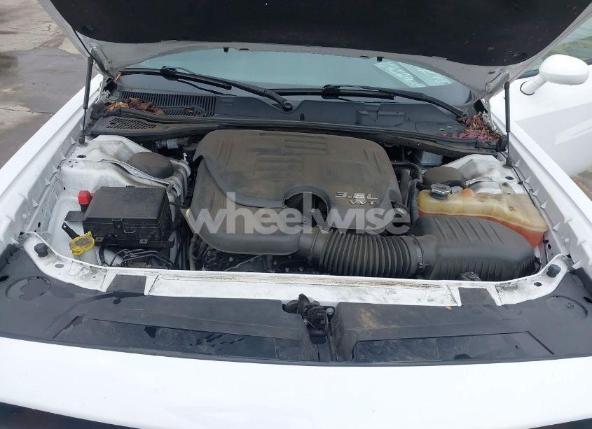 Photo 10 of 2018 Dodge Challenger SXT (VIN 2C3CDZAG5JH211729)