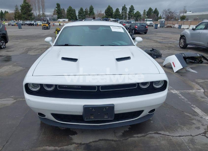 Photo 13 of 2018 Dodge Challenger SXT (VIN 2C3CDZAG5JH211729)