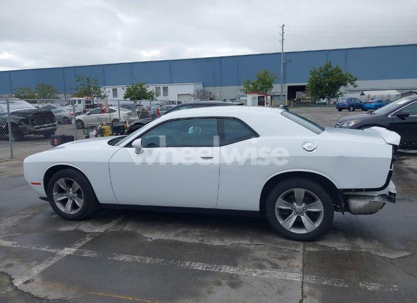 Photo 15 of 2018 Dodge Challenger SXT (VIN 2C3CDZAG5JH211729)