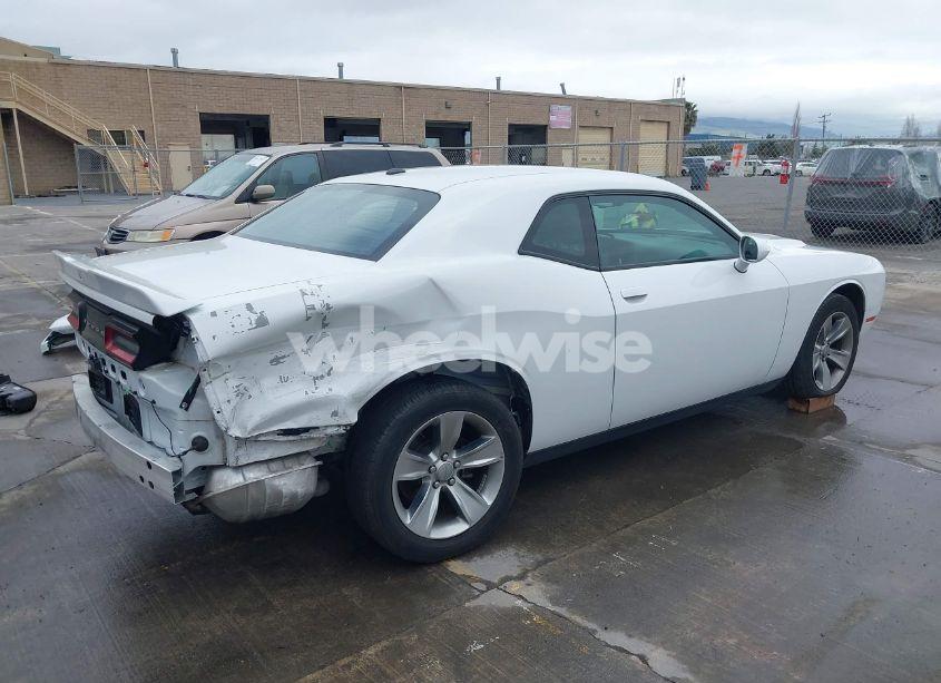 Photo 4 of 2018 Dodge Challenger SXT (VIN 2C3CDZAG5JH211729)