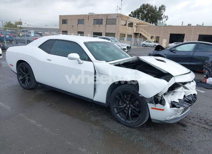 2018 Dodge Challenger SXT PLUS (VIN 2C3CDZAG5JH297155) main photo