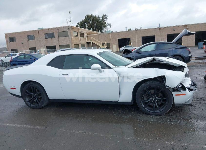 Photo 13 of 2018 Dodge Challenger SXT PLUS (VIN 2C3CDZAG5JH297155)