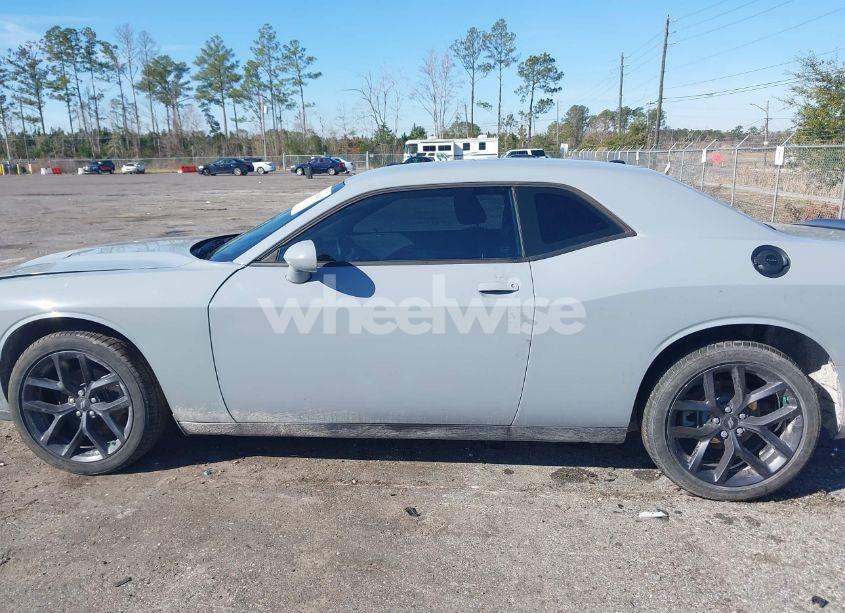 Photo 13 of 2021 Dodge Challenger SXT (VIN 2C3CDZAG5MH590770)